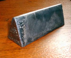Bleiblock mit Dreieck-Querschnitt